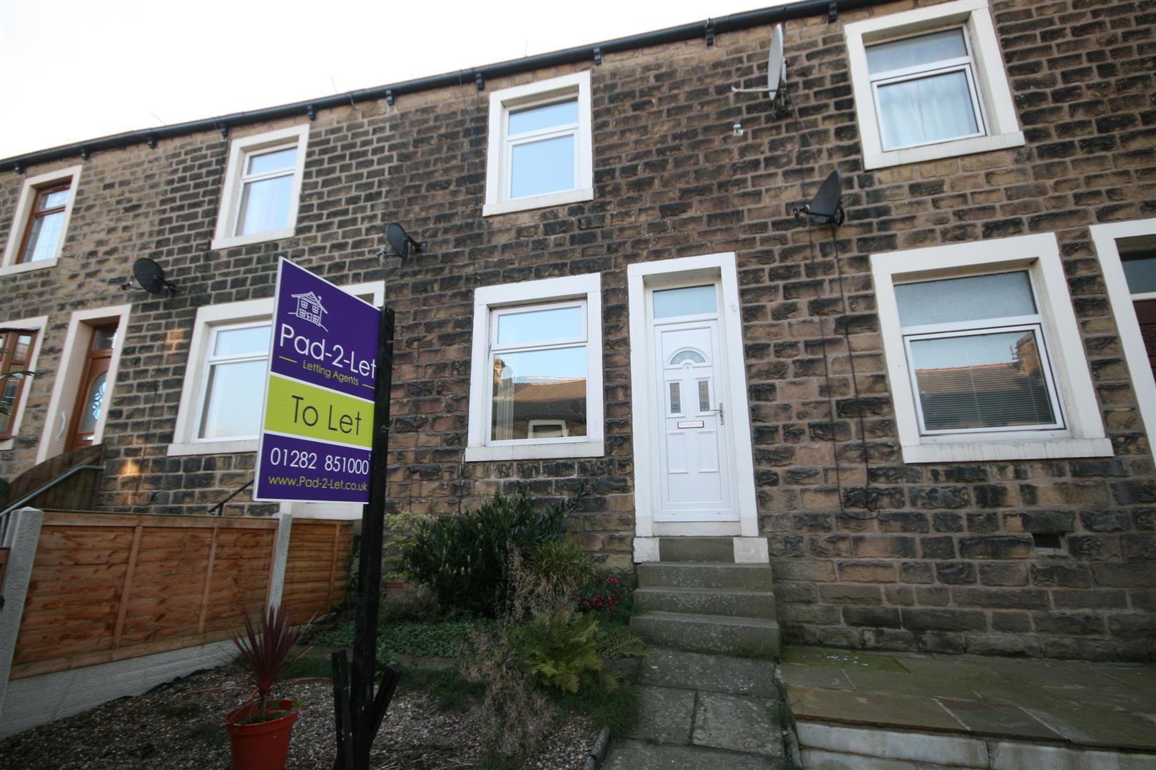 2 bedroom mid terrace house To Let in Barnoldswick - Main Image